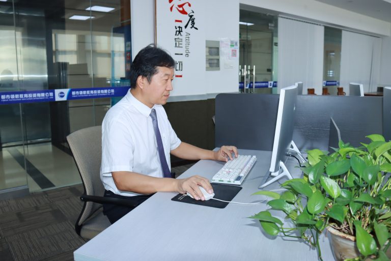 橡果教育模具设计讲师陈伟峰:20多年模具设计经验,亲设模具超1000套